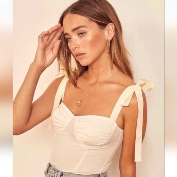 Shopbeknown Tops - SHOPBEKNOWN Cream corset style cropped top. Size 4 NWT